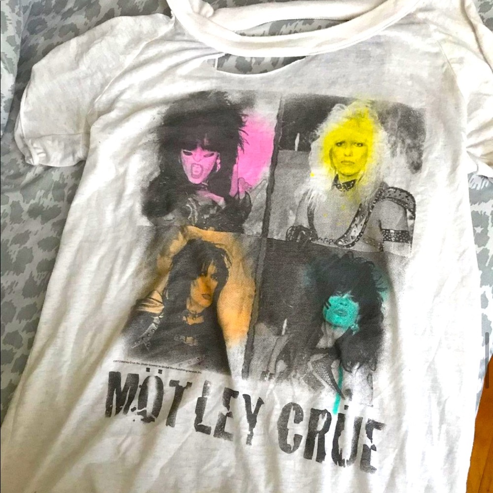 Band cut out tee from editorial